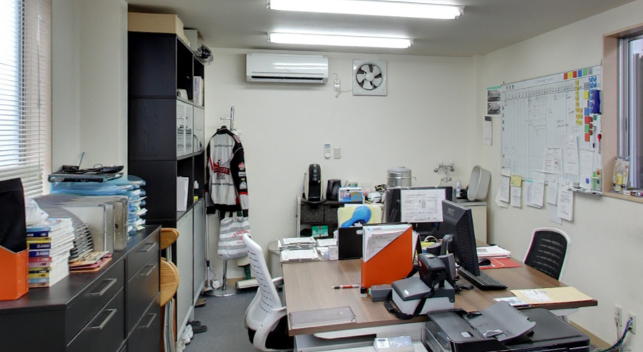 事務スタッフと現場スタッフが連携しながら業務を進めています